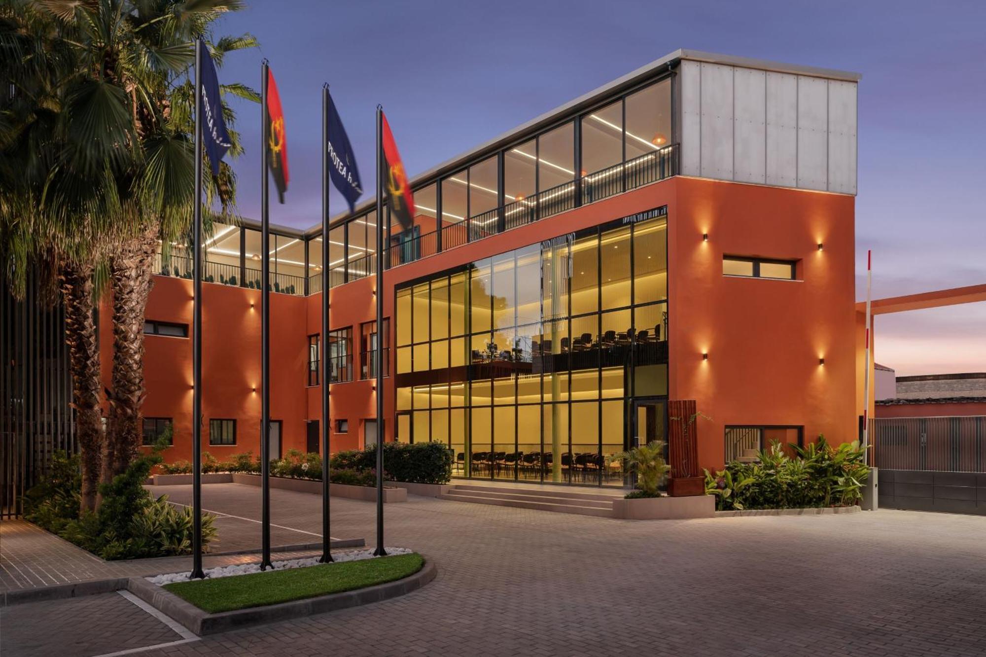 Protea Hotel By Marriott Luanda Exteriör bild
